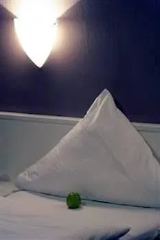 ***  Airport Hotel By The New Yorker Cologne Germany