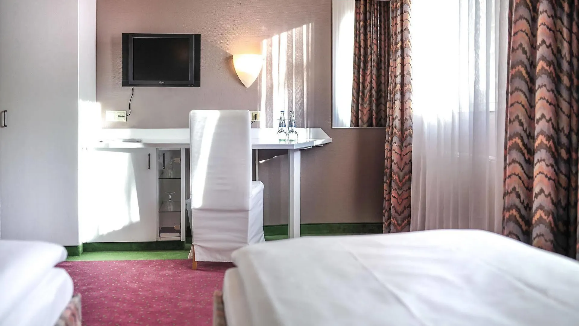 ***  Airport Hotel By The New Yorker Keulen Duitsland